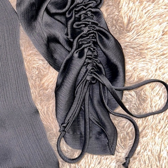 H&M Ruched Sleeve Top - Picture 7 of 7